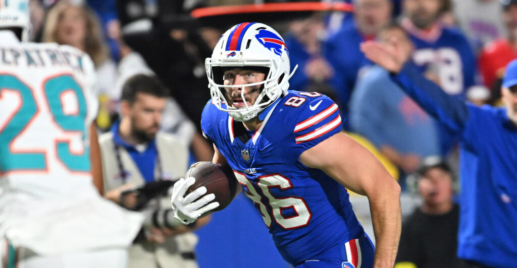 Sep 18, 2025; Orchard Park, New York, USA; Buffalo Bills tight end Dalton Kincaid (86) runs against Miami Dolphins free safety Minkah Fitzpatrick (29) in the second half at Highmark Stadium. Mandatory Credit: Mark Konezny-Imagn Images