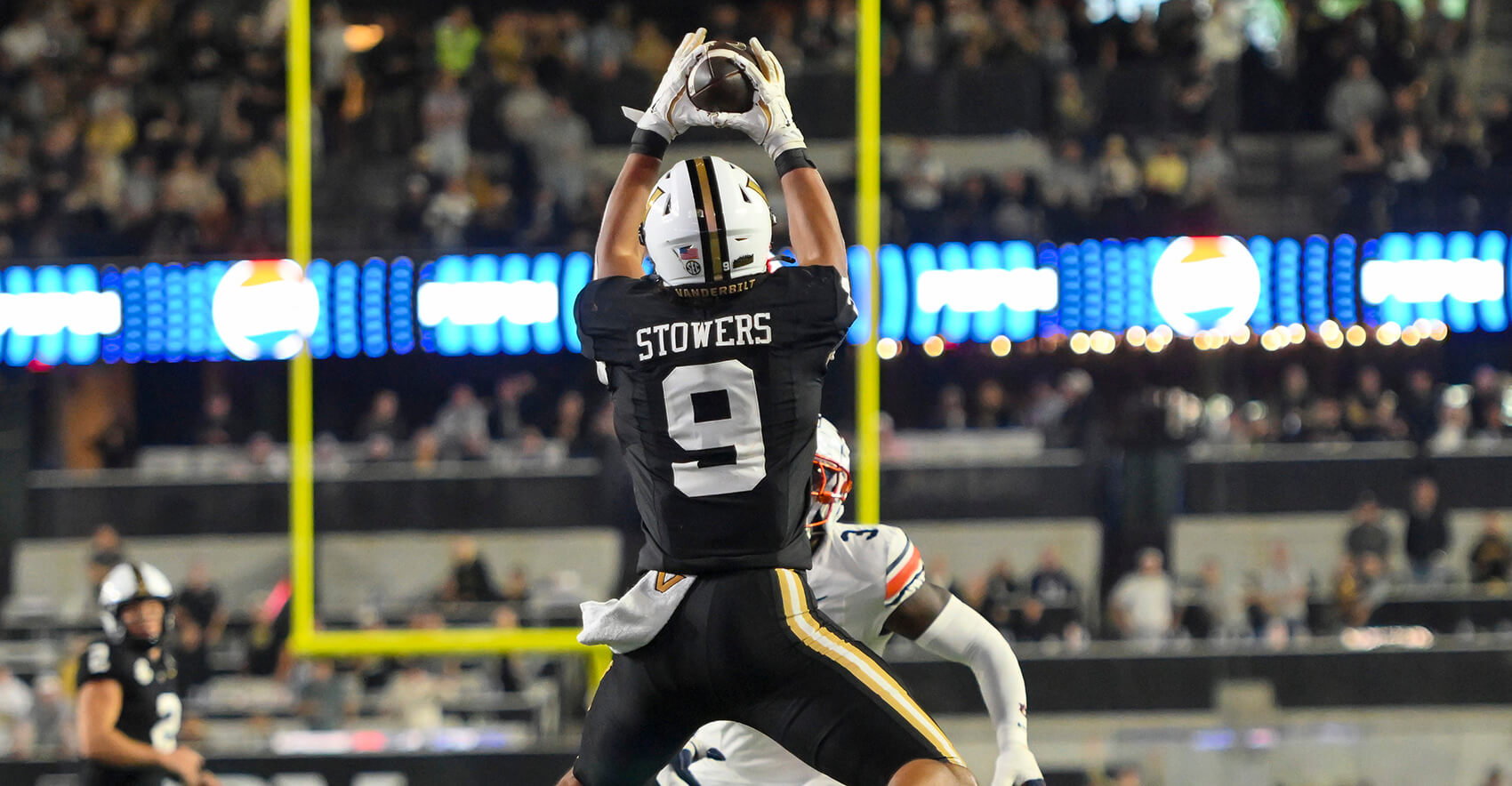 Nov 8, 2025; Nashville, Tennessee, USA; Vanderbilt Commodores tight end Eli Stowers (9) makes a catch against the Auburn Tigers during the second half at FirstBank Stadium. Mandatory Credit: Steve Roberts-Imagn Images