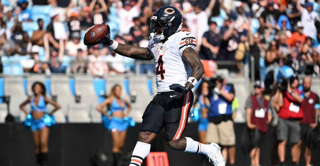 Sep 13, 2026; Charlotte, North Carolina, USA;  Chicago Bears running back D'Andre Swift (4) runs with the ball for a touchdown in the fourth quarter against the Carolina Panthers at Bank of America Stadium.  Mandatory Credit: Bob Donnan-Imagn Images